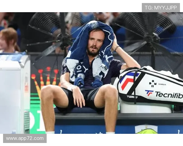 梅德韦杰夫完胜德米纳尔强势成功跃升ATP上海大师赛男单四强席位